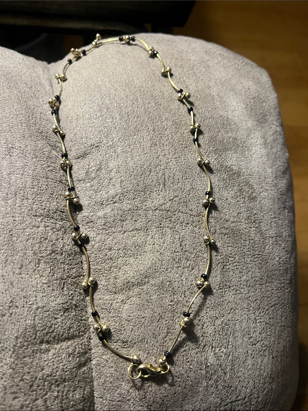 Elegant Gold and Black Beaded Women’s Necklace 1984